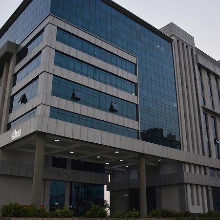 Hide Away Suites Noida Exterior foto