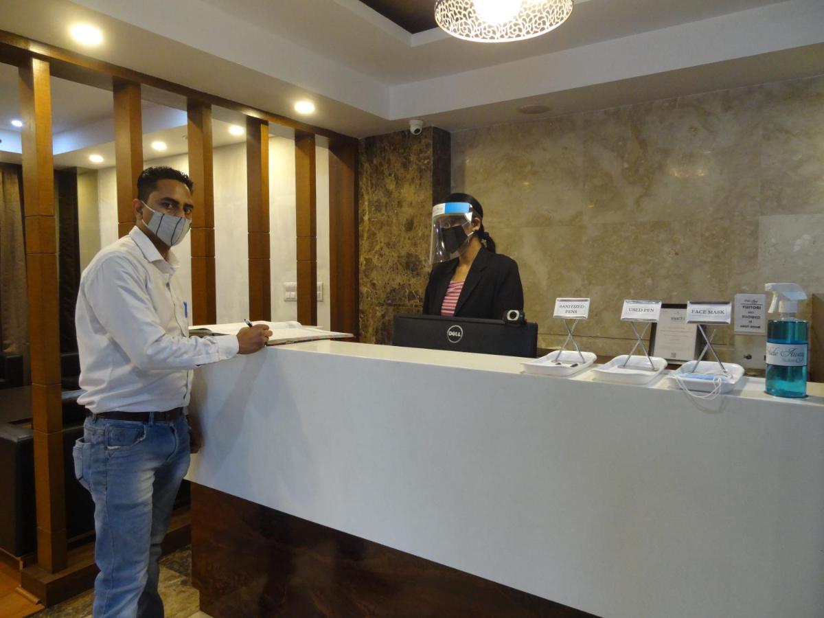 Hide Away Suites Noida Exterior foto