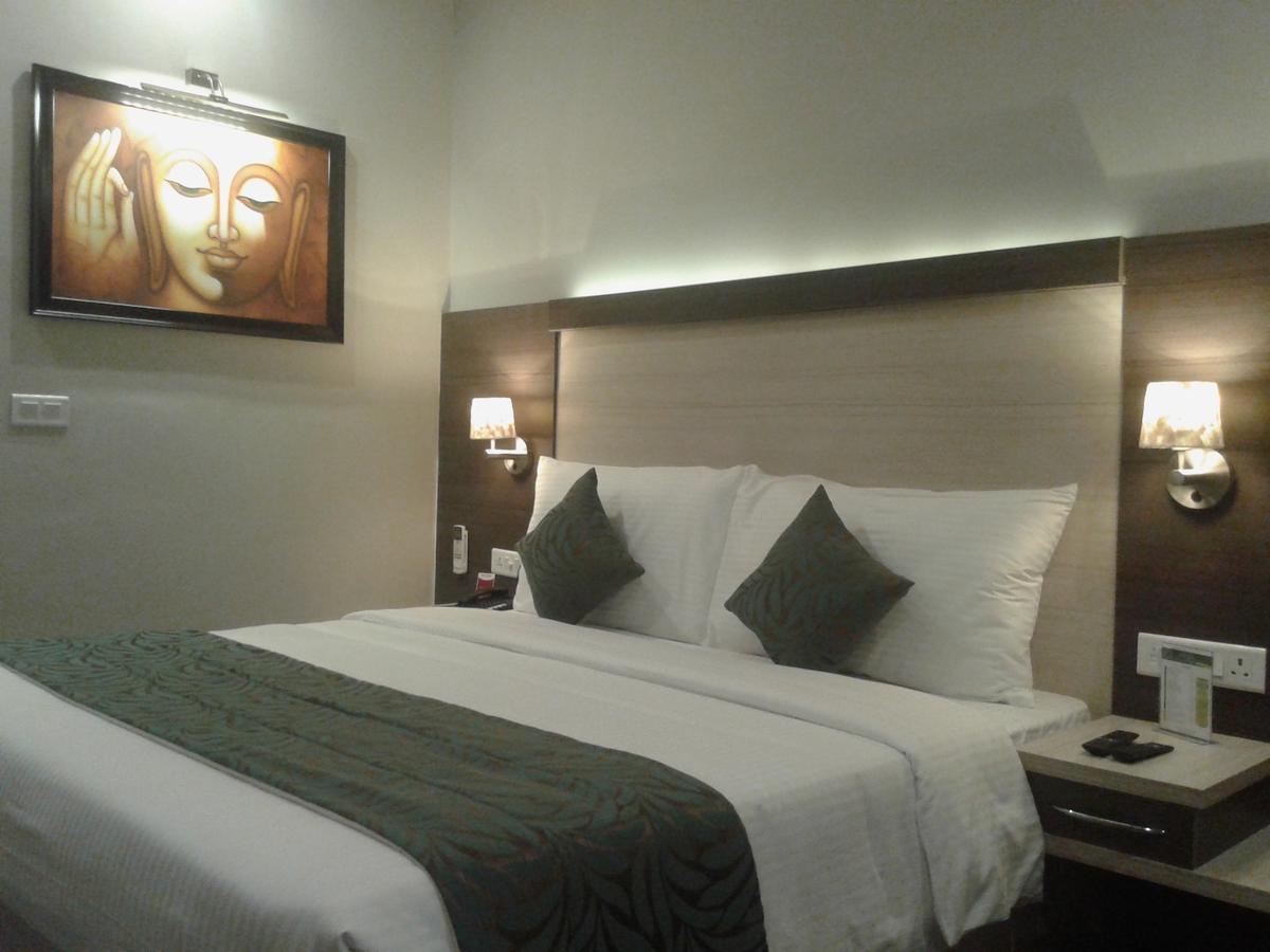 Hide Away Suites Noida Exterior foto