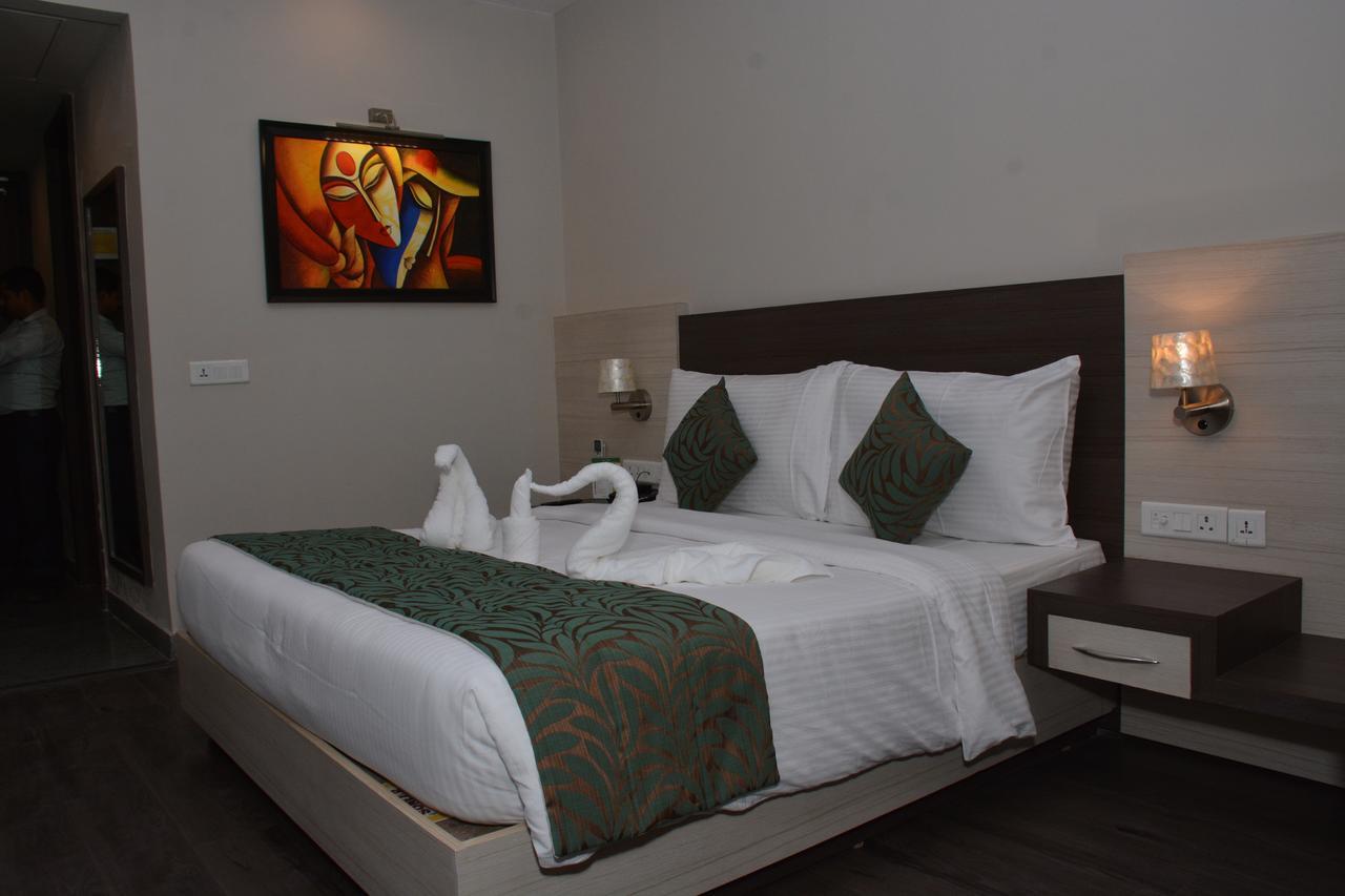 Hide Away Suites Noida Exterior foto