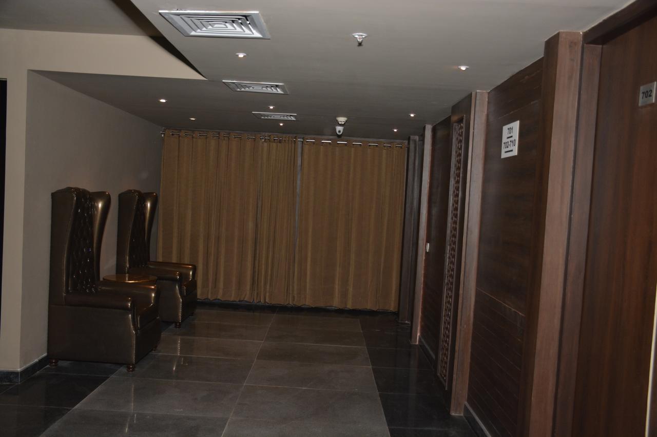 Hide Away Suites Noida Exterior foto